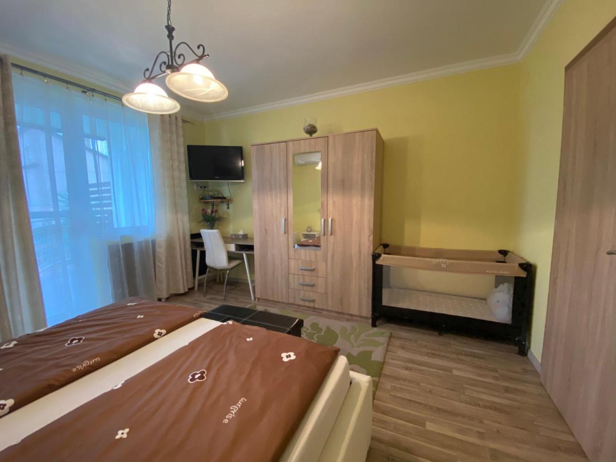Eszter Apartman Eger Exterior photo