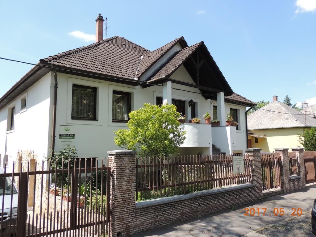 Eszter Apartman Eger Exterior photo