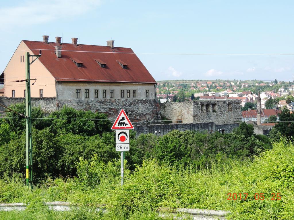 Eszter Apartman Eger Exterior photo