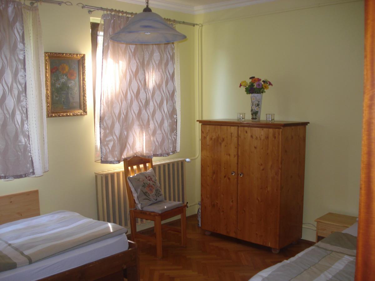 Eszter Apartman Eger Exterior photo