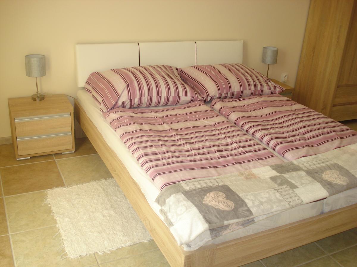 Eszter Apartman Eger Exterior photo